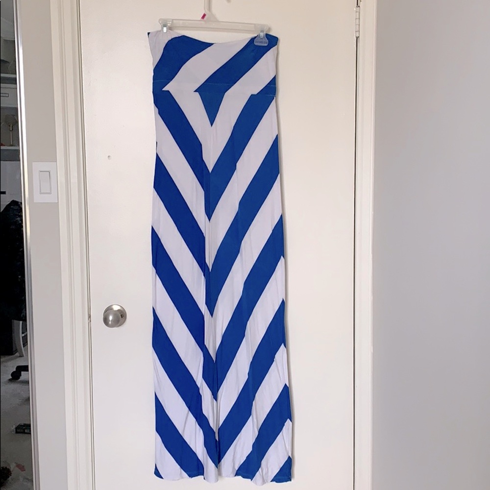 🌸2/$20🌸 Blue and White Chevron Maxi Skirt